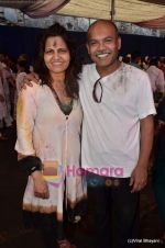 at Usha Aggarwal_s holi bash in Mukesh Mills on 20th March 2011 (58).JPG